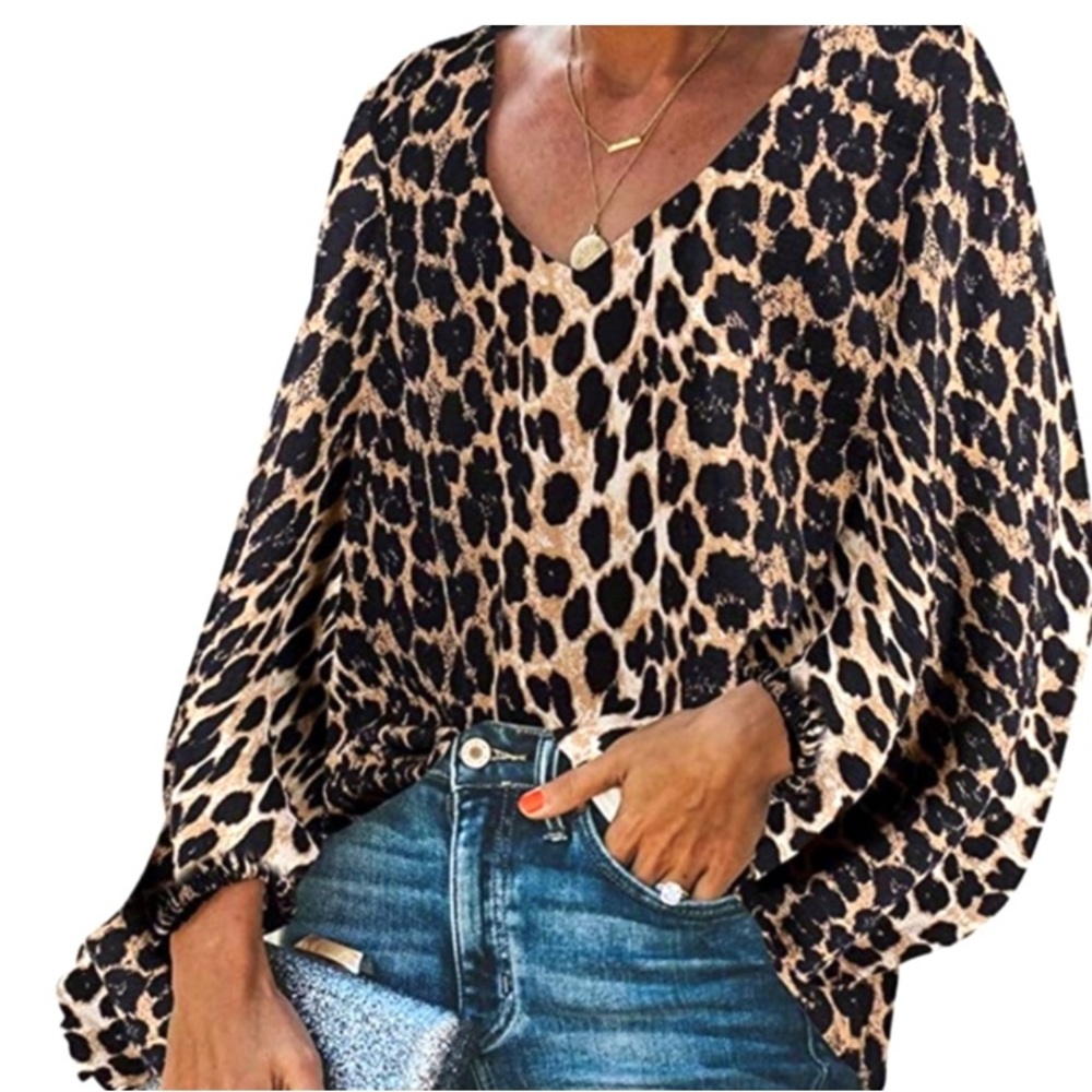 BELONGSKI NWT Leopard Print Blouse‎